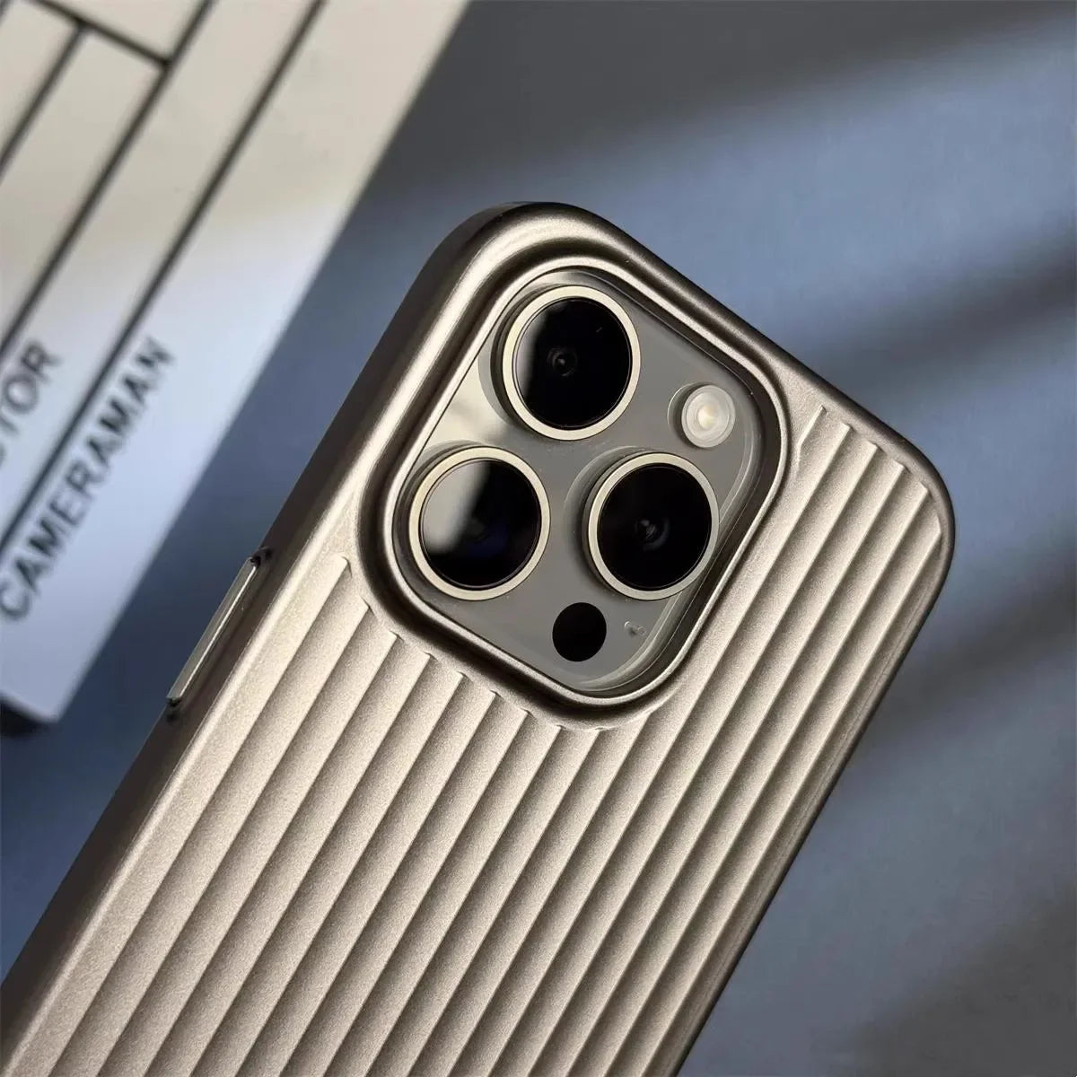 Coque iPhone titanium militaire ultra-fine
