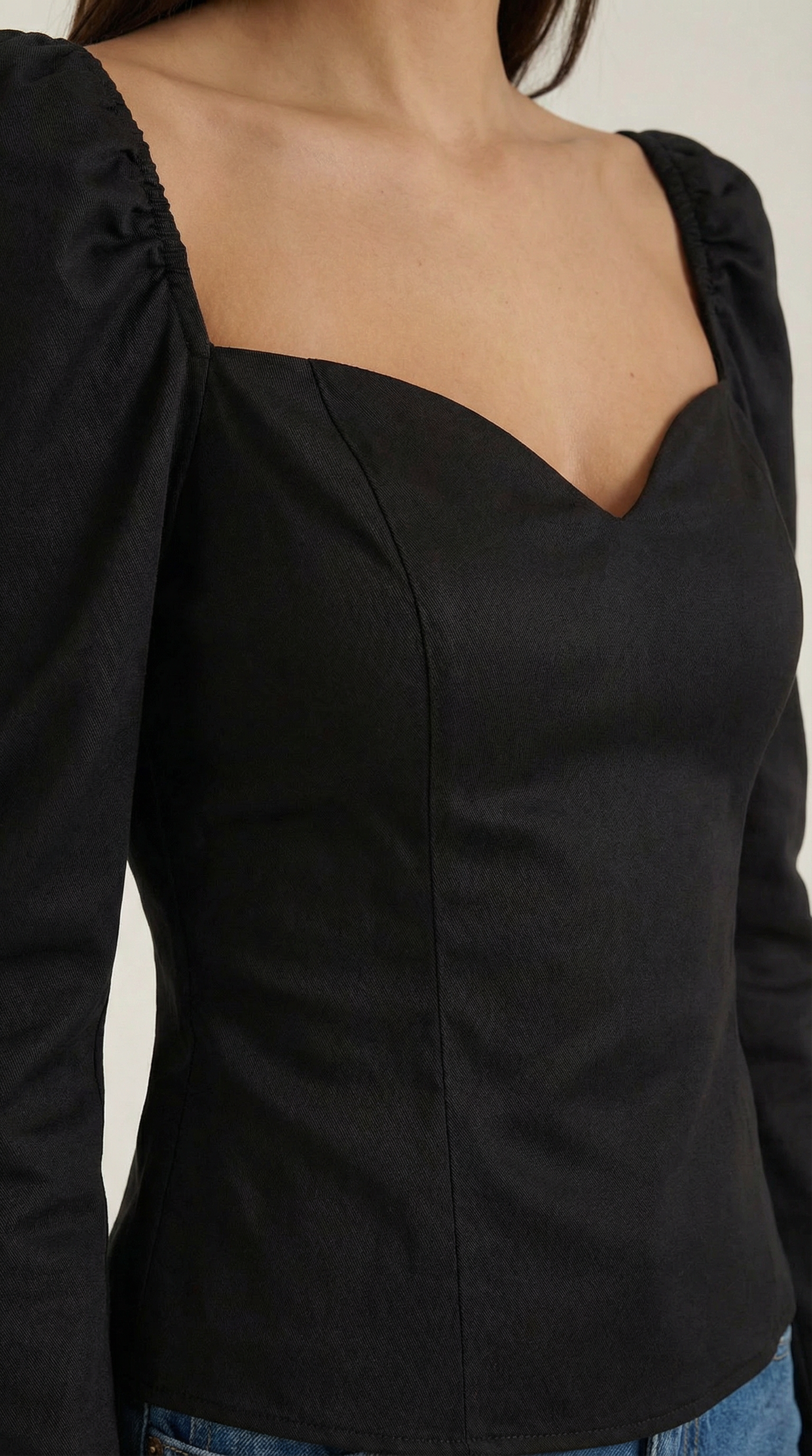 Corps femme manches bouffantes col cœur